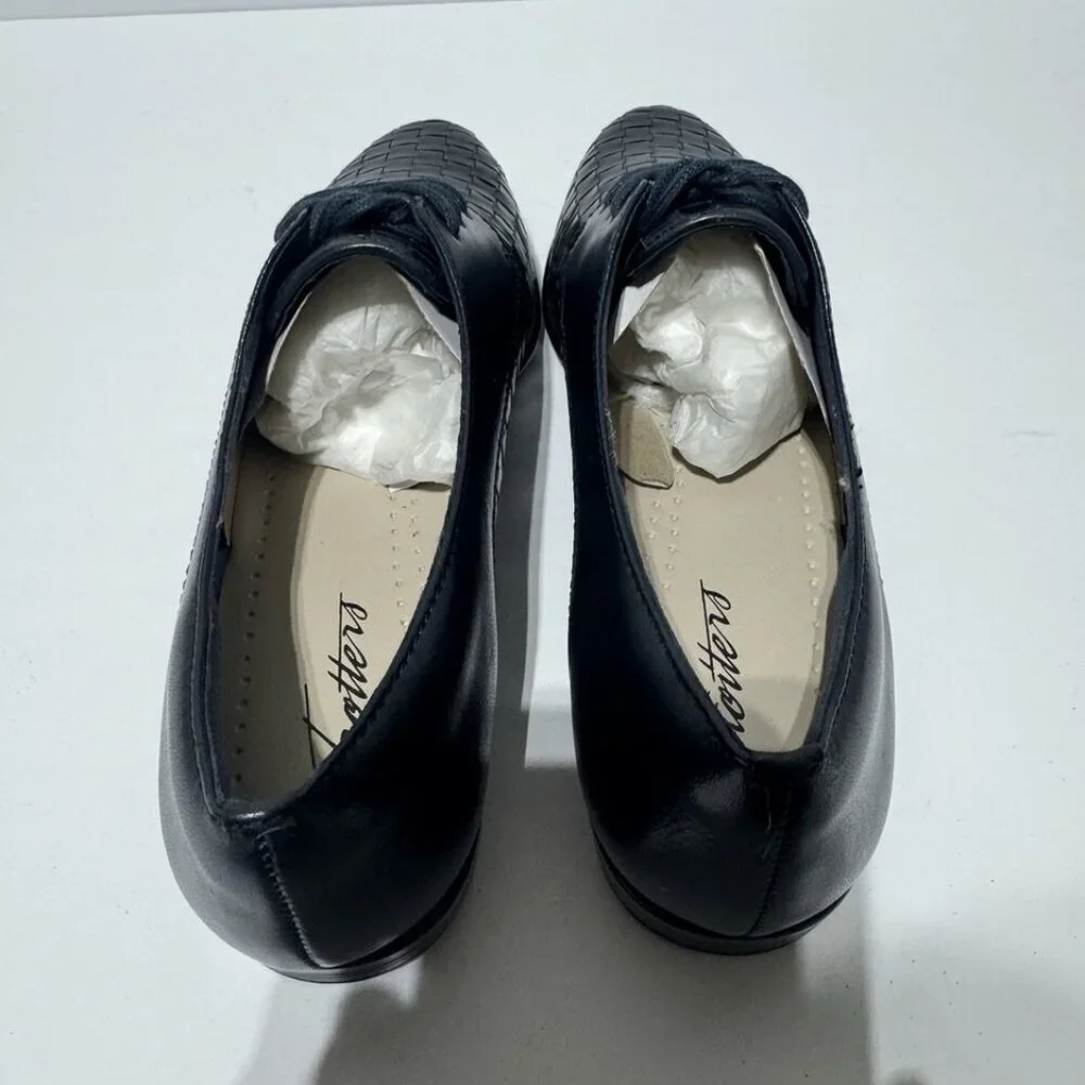 Trotters Womens Lizzie Flat Navy Size 6.5 Narrow